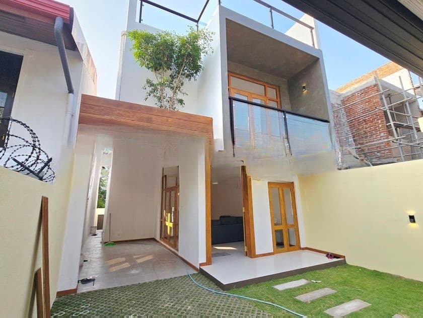 Brand New Luxury 3 Story House For Sale In Pelawatta