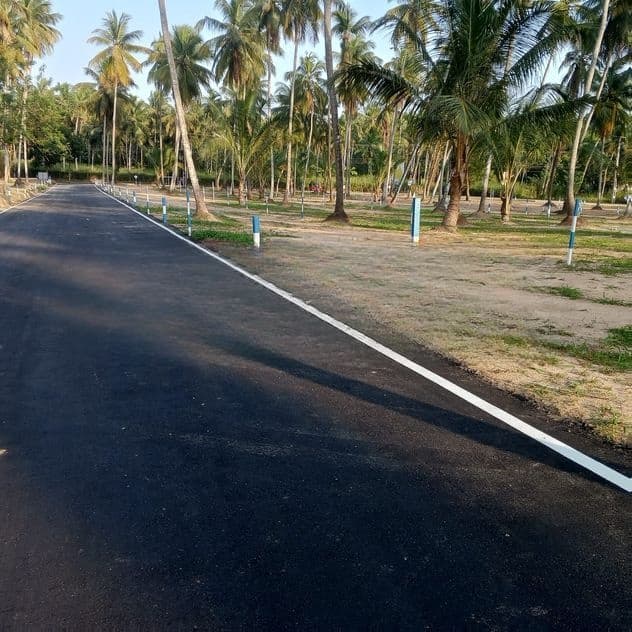 උඩුගම්පොළින් නේවාසික බිම්කොටස්