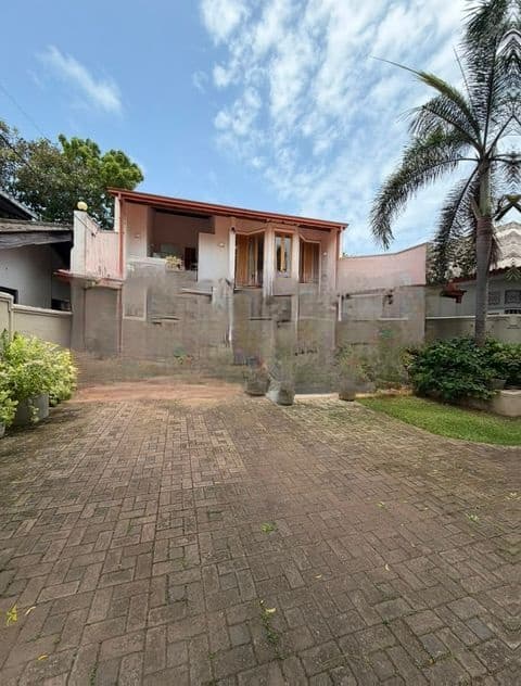 Luxury Bungalow for Sale in Nugegoda
