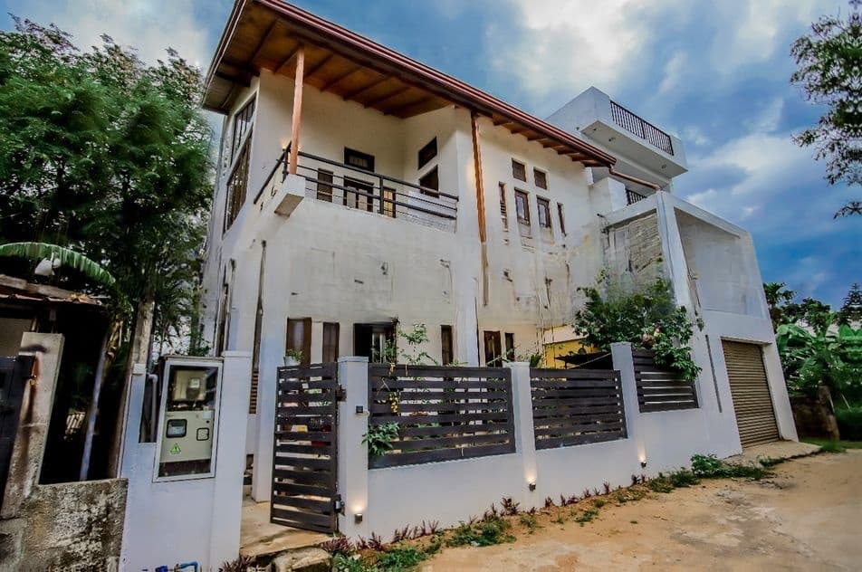 Mordern Luxury House For Sale in Peradeniya