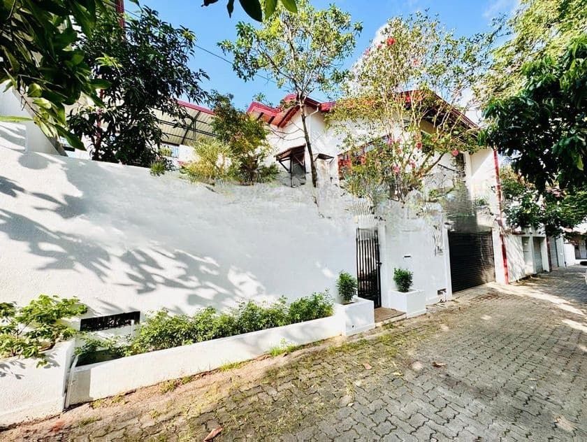 Luxury 5BR Family Home in Pangiriwatte Mw, Mirihana Nugegoda