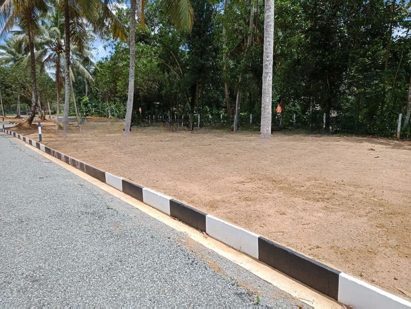 Land for Sale at Padukka Near 125 Bus Route