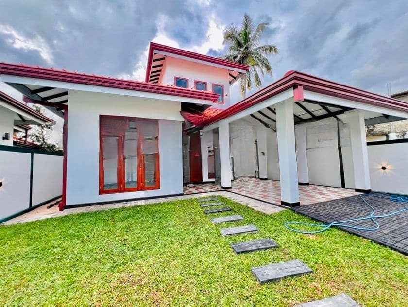 Clear Deeds Best Condition 3 Br New House for Sale in Negombo