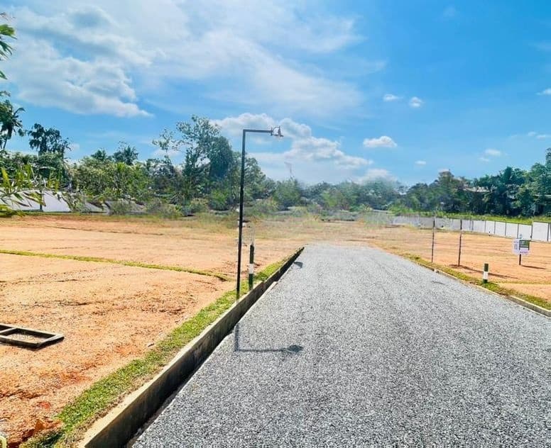 Residential land for sale near Athurugiriya town