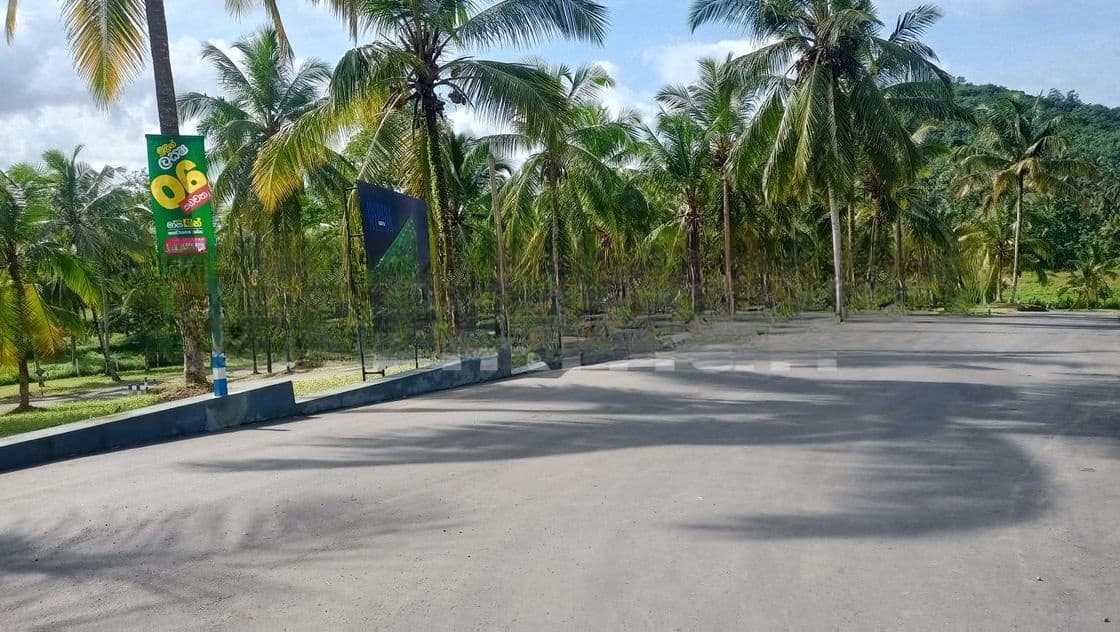 කඩවත වෑබඩ පාරෙන් බිම් කොටස්