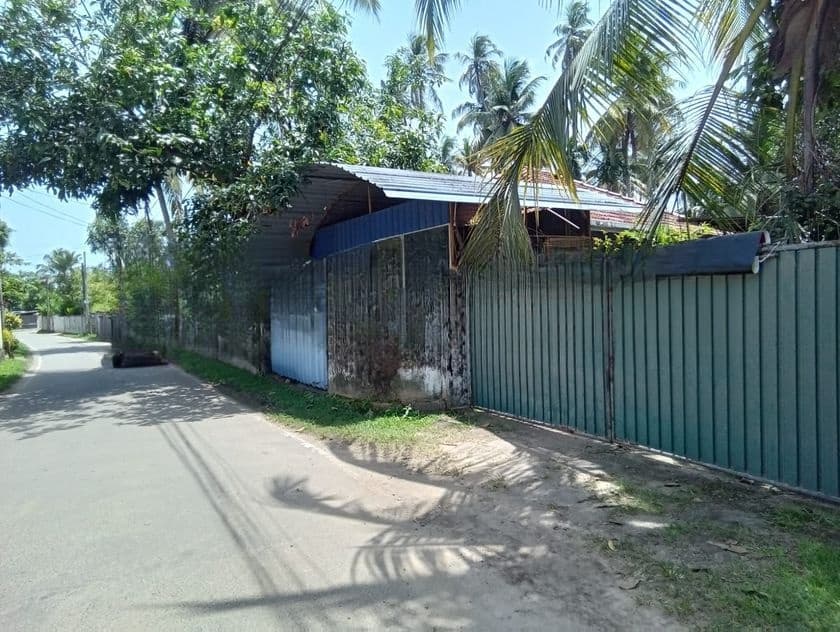 Land with 2 Houses for Sale – Kandana