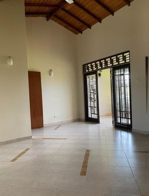 Athurugiriya 04 Bed rooms house on 23.5 perches of land for sale