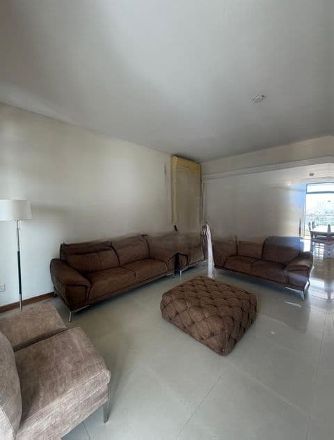 LUXURY FULLY FURNISHED FOUR BEDROOM APARTMENT FOR RENT COLOMBO 5 AH2647