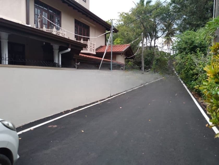 මාලඹේ තලාහේන හන්දියට ආසන්නව බිම් කොටසක් විකිණීමට