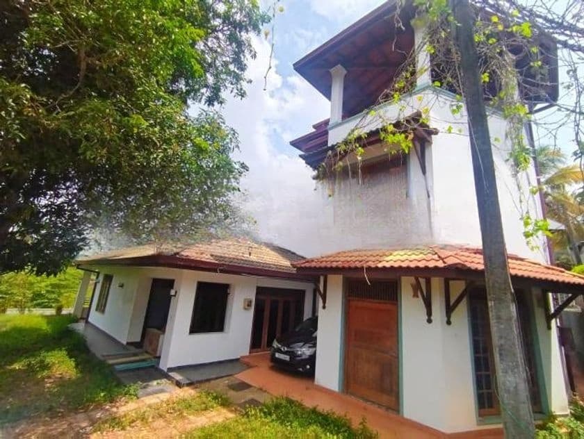 දෙමහල් නිවසක් සමග තනි මහල් විකිනිමට නුගේගොඩ