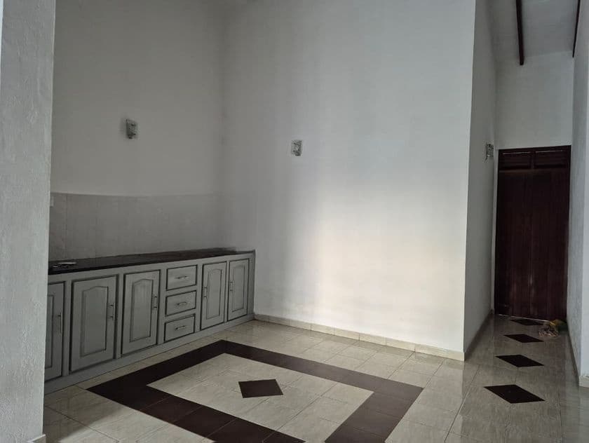 Spacious First Floor Apartment for Rent – Corea Mawatha, Hokandara