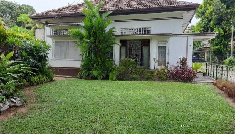 Veluwana Road - Colombo 09 Off Baseline Road 25 Perches of Valuable Land with a 06 Bedroom Livable House for Sale