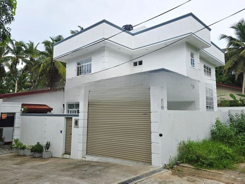 Modern Designed Luxury Three Storey House for Sale in Kesbewa