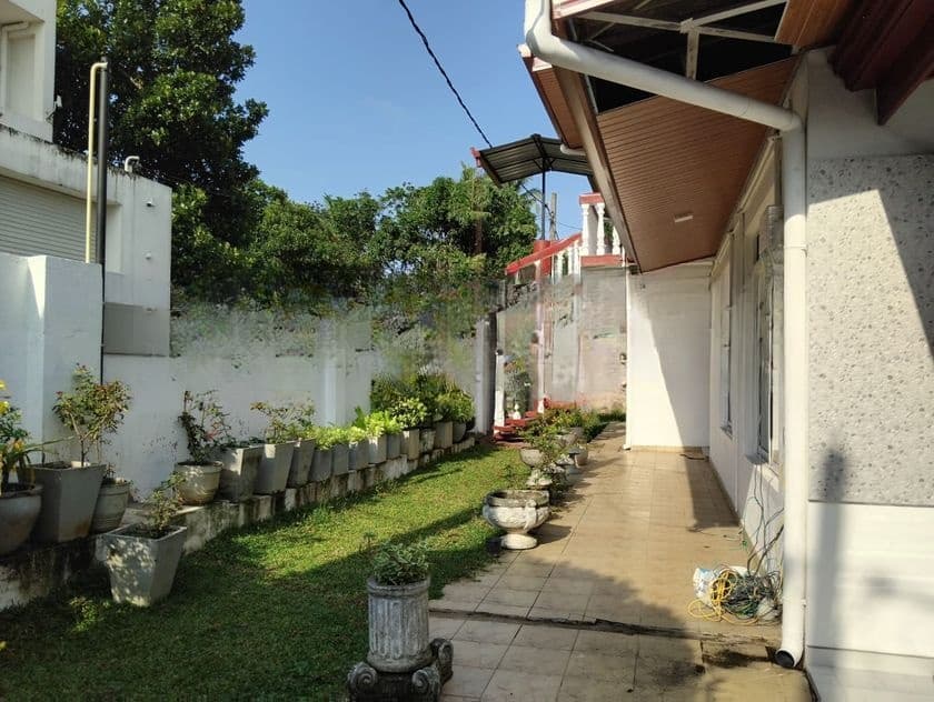 (YR-1088) Valuable Upper Floor House Rent in Koswatta Thalahena