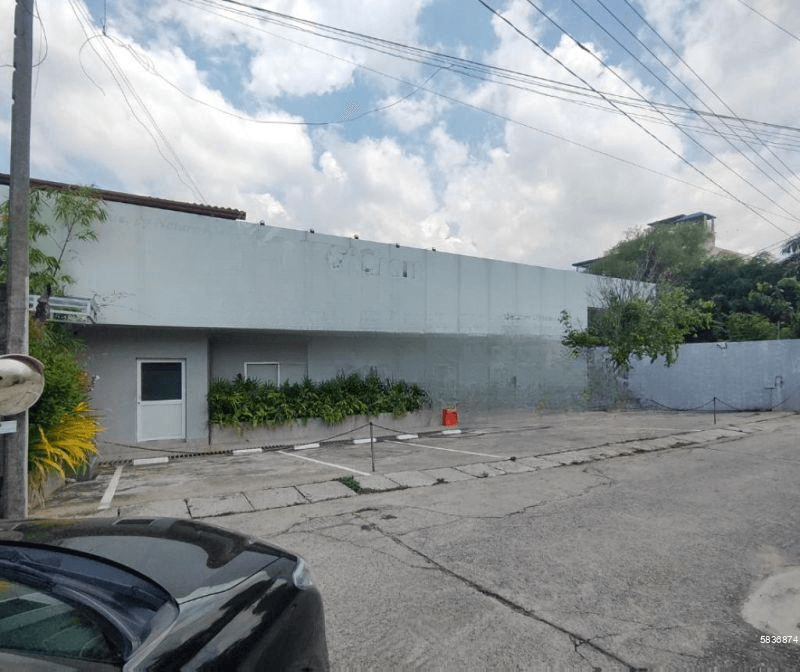 🔥40.6 Perch 3800 Sqt. Solid Office + Warehouse for SALE 📍Pelawatte | just Walk to Parliament Jogging Track | 2nd blo🔥