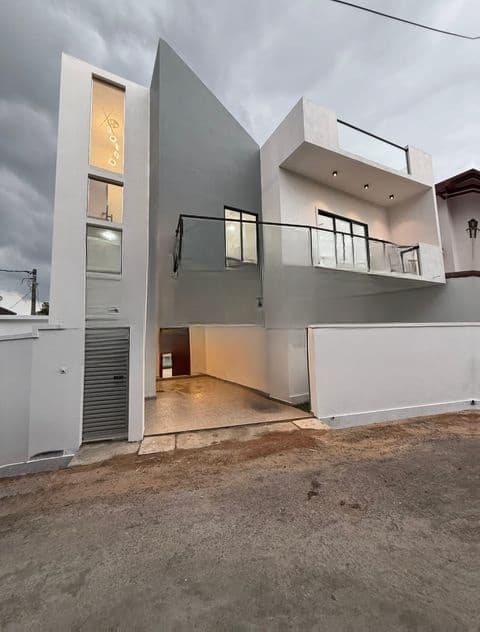 Modern Luxury Beautiful House For Sale Athurugiriya