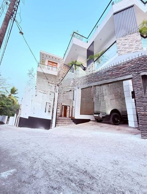 Luxury Brandnew House with Lift for Sale in Battaramulla