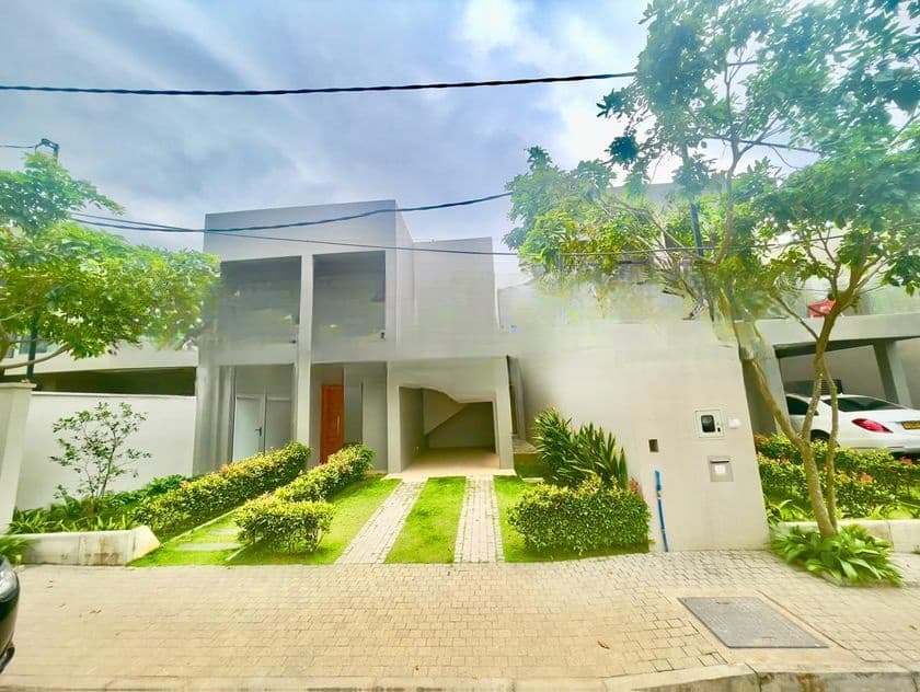 Brand New Luxury Villa's House in Canterbury Golf Residence Gonapola