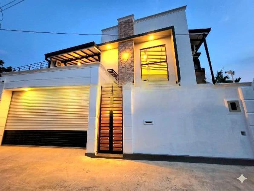Brand New Mordern 2 Storied House in Piliyandala Town