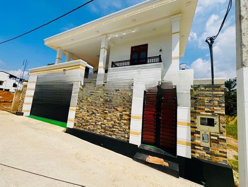 අලංකාර අති සුඛෝපභෝගී නවීනතම සුවිසල් දෙමහල් නිවස piliyandala