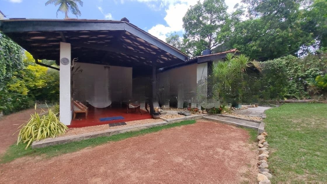 Holiday Family Home with Ac Rooms in Kiribathgoda