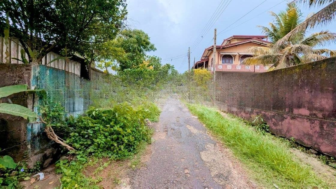 නුවර පාරට 1km දුරින් ඉඩමක් Kirillawala