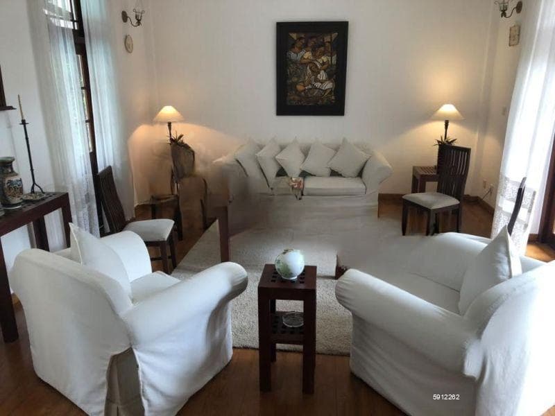 Geoffrey Bawa-Inspired Luxury Residence in Prime Pelawatte