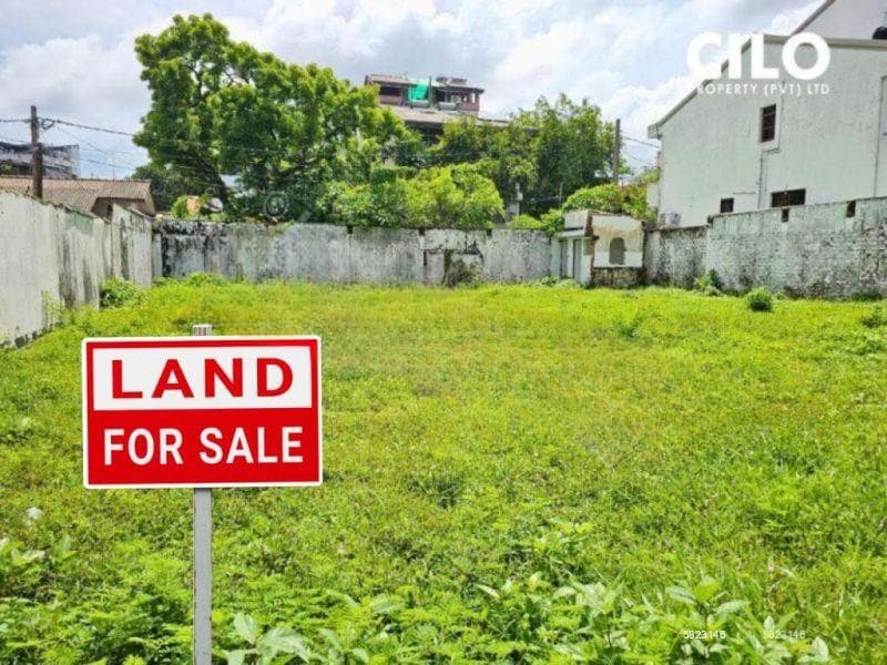 Bare land near Gateway College for immediate sale - Nawala