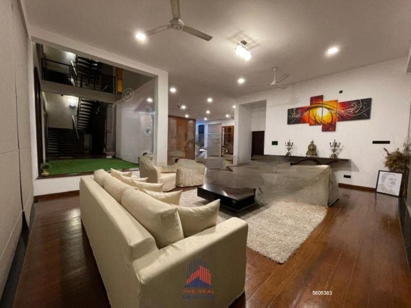 Luxury 05 Bedroom House built on 31 perch for sale in Nugegoda (HSS 150)