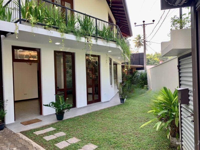 4 Bedroom House for Rent - Thalawathugoda – LKR 225,000/Month (EM028DV)