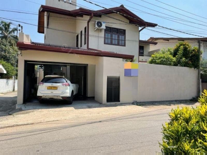 4 Bedroom house for sales in Thalawathugoda for Rs. 67 million (Negotiable)