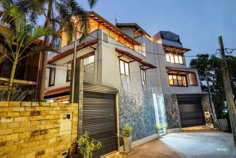 Nugegoda Luxurious house for Sale in prime location