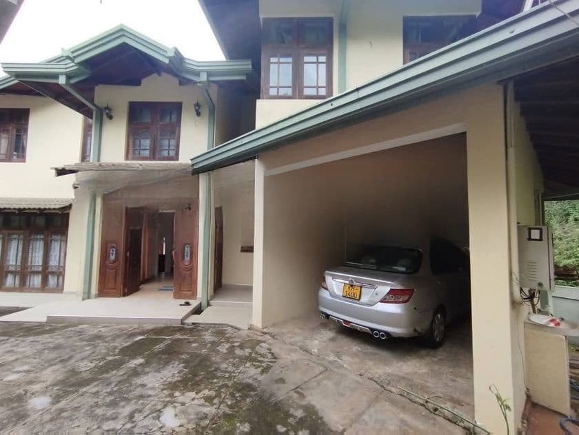 Prime Located Bungalow for Sale in Kandy Hanthana