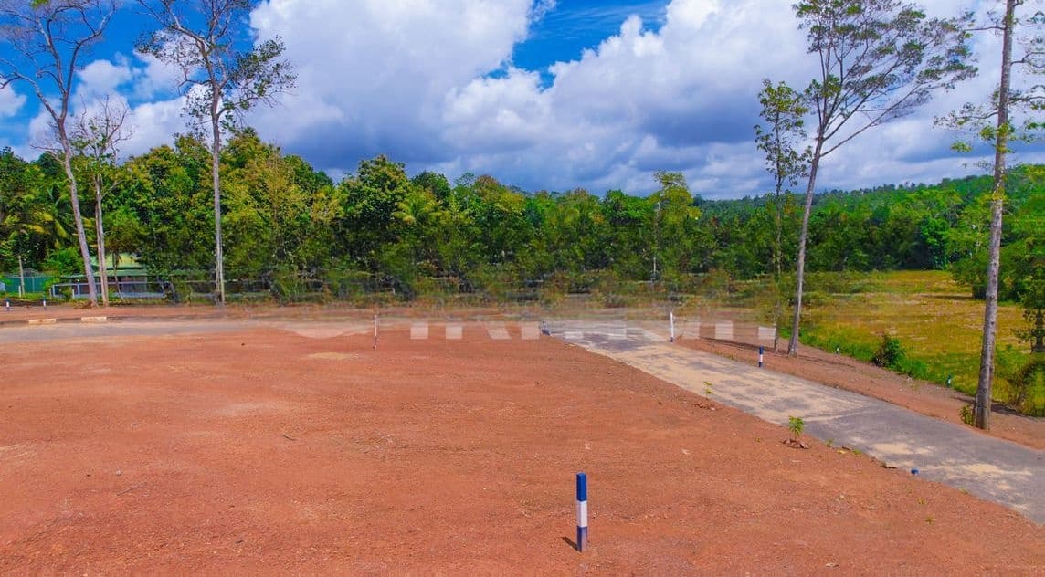 මාතර කැකනදුර හොඳ බිම් කොටස් විකිණීමට