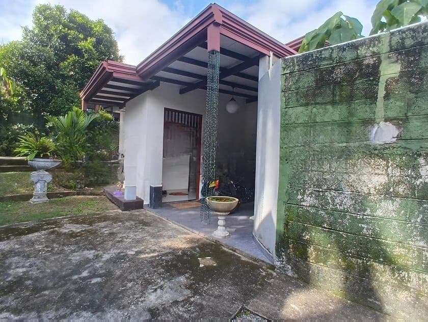 Suwarapala Dampe 3 Bathrooms House for Sale
