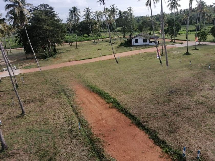 වාරියපොල නගරයෙන්ම නේවාසික කලාපයෙන් සින්නක්කර බිම්කොටස්