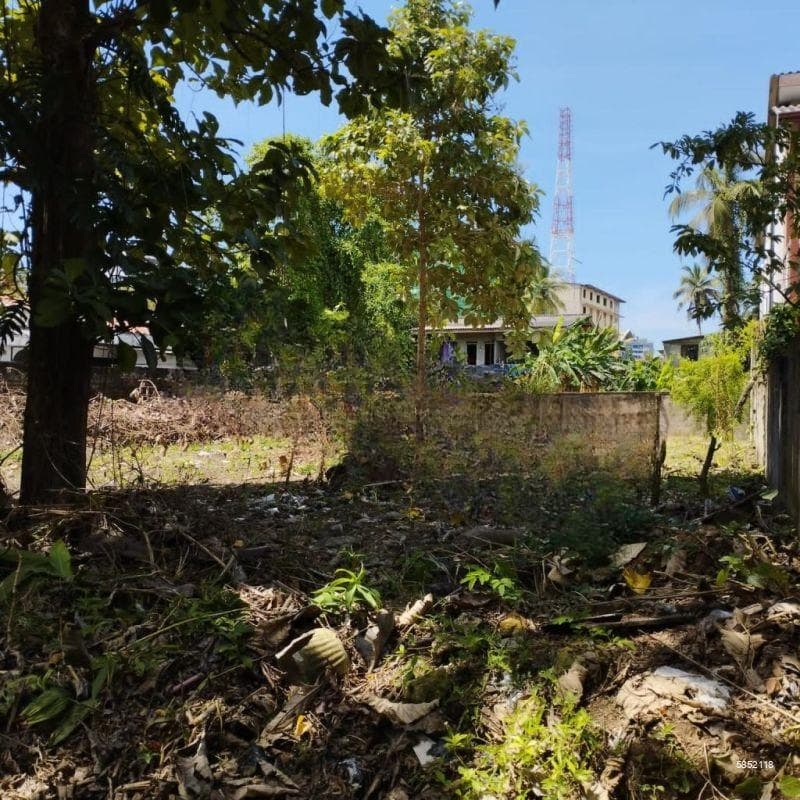 Bare land of 67 perches within walking distance to High Level Road, and Nugegoda town