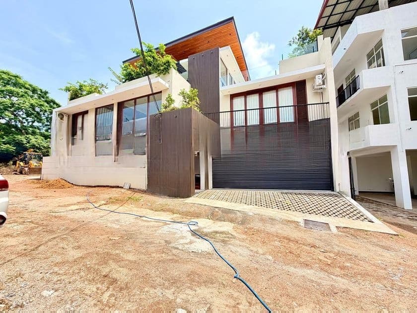 Luxury Fully Furnished Villa for Sale in Werahera, Boralesgamuwa