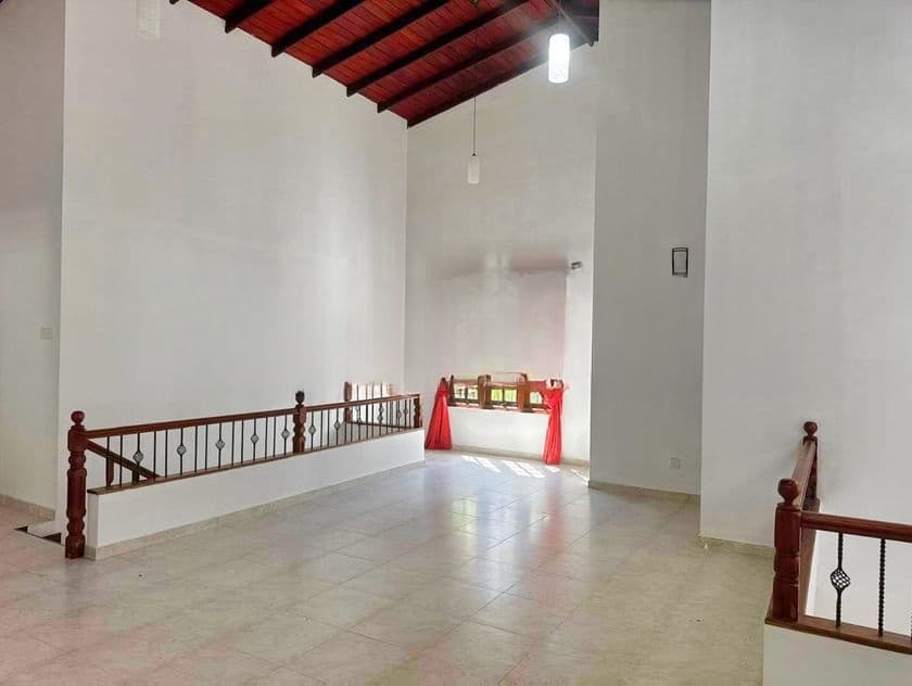 5BR House for Sale Near to Main Road-kottawa