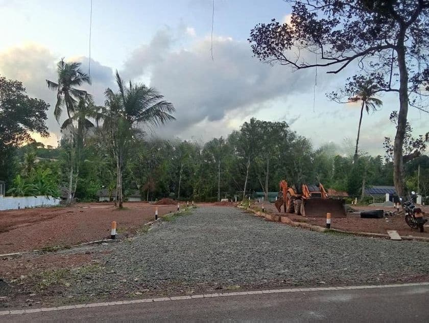 කඳාන නගරයෙන් ඉඩමක්