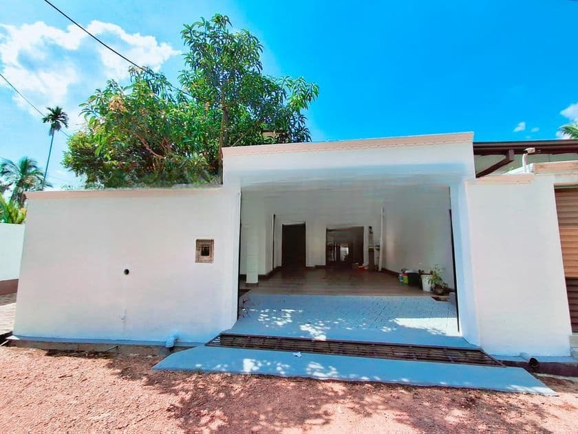 Almost New House for Sale in Piliyandala Kesbewa