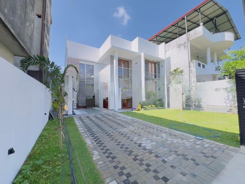 සුපිරි නිවසක් අතුරුගිරියෙන්