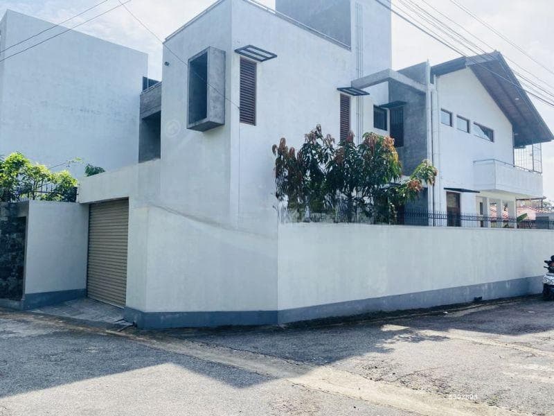 Modern Two Storey House for Sale in Homagama