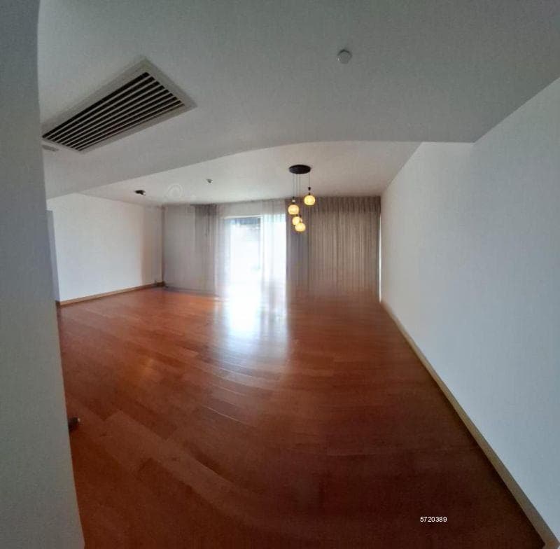 Shangri La - Brilliantly A Type, 3 Bed room apartment on west tower - magnificent view of the Ocean.