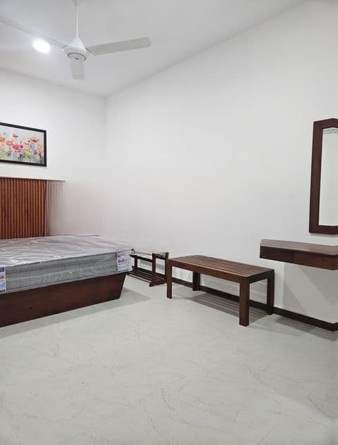 3/2/1 BR furnished apartment for long term rent