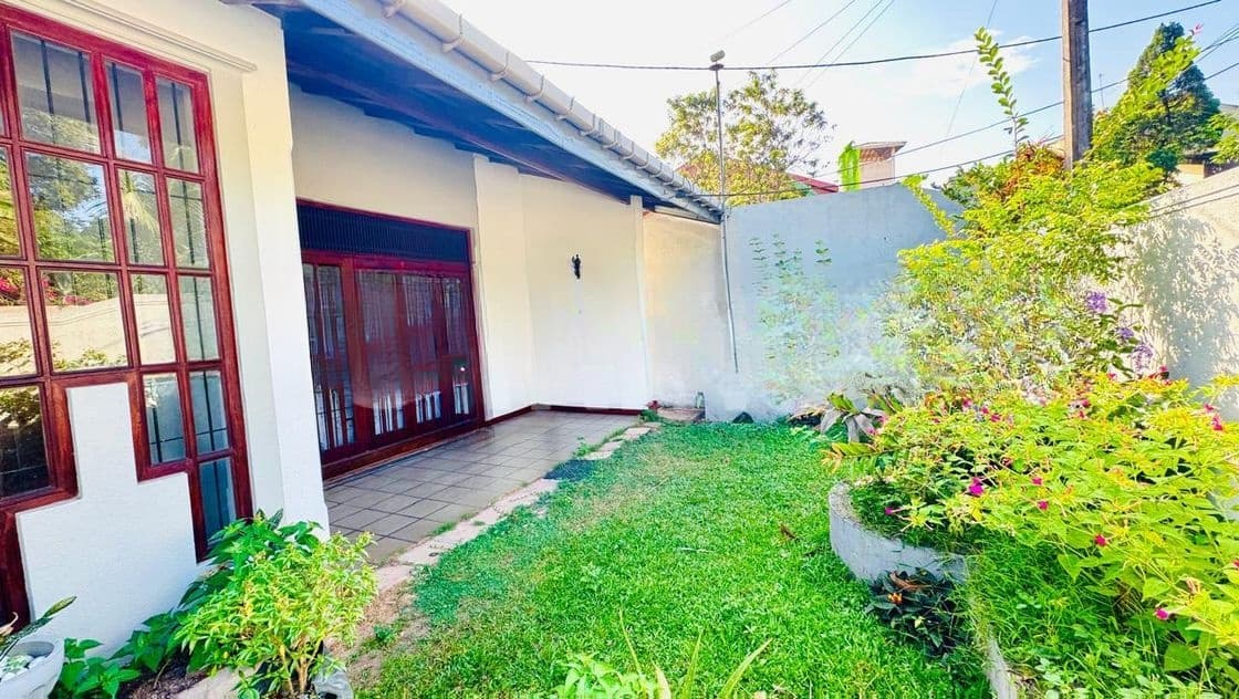 (P733) House for Rent in Delkanda