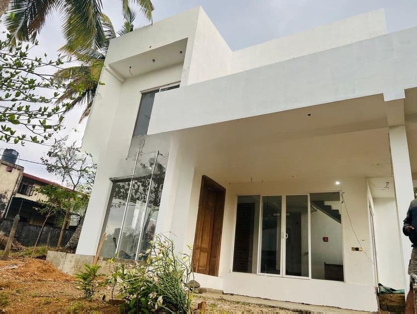 Modern House for Sale in Athurugiriya
