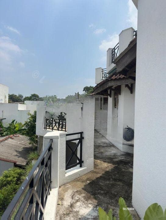 4 Bedroom 3 Storey House for Sale in Battaramulla | Price: 100 million (Negotiable)