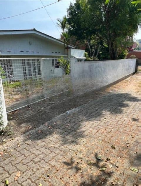 Nugegoda Mirihana 20 Perches Land with Old House for Sale