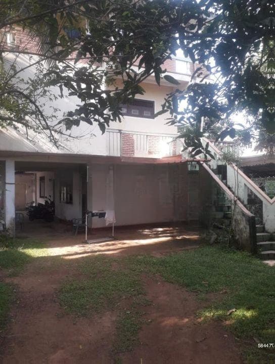 Nawala Koswatta 27.85 Perches of Land with Old 05 Houses for Sale